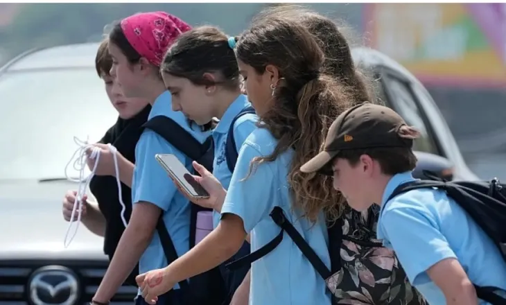 Një muaj nga ndalesa e mediave sociale për fëmijët nën 16 vjeç në Australi: Si duket situata?