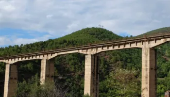 Një person bie nga ura e Bushtricës në Përrenjas, gjen vdekjen e menjëhershme