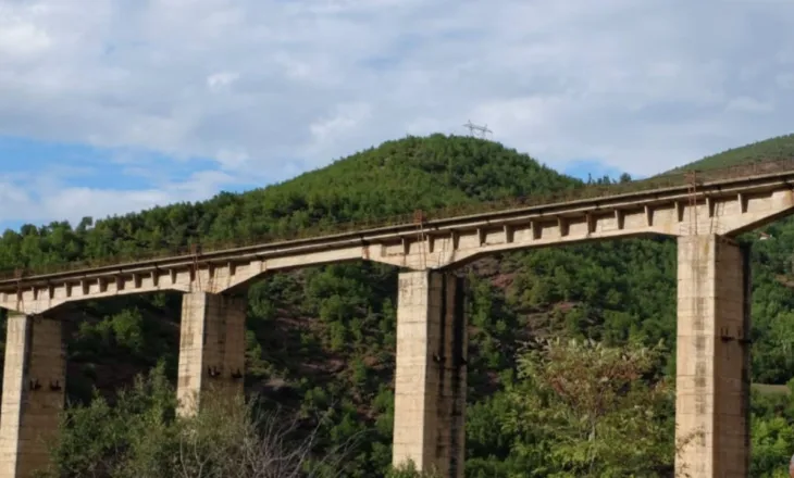 Një person bie nga ura e Bushtricës në Përrenjas, gjen vdekjen e menjëhershme