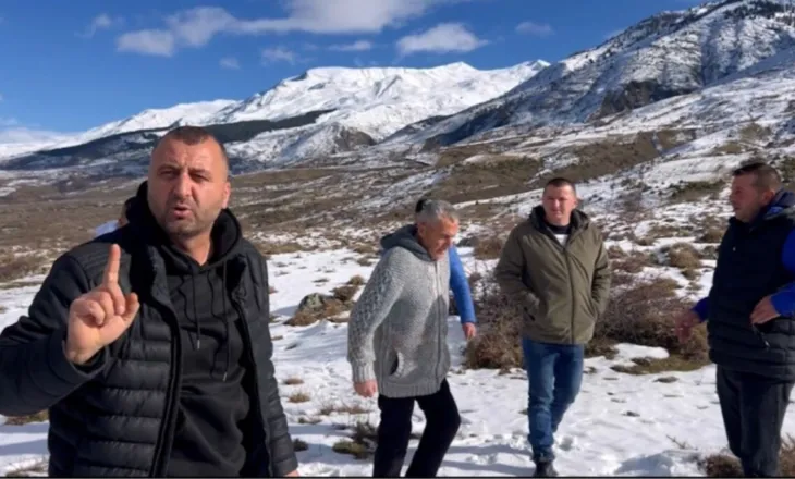 “Një person i vetëm na përvetësoi 400 ha tokë”/ Blegtorët e dy fshatrave në Ersekë në protestë: Po dëmtohemi rëndë