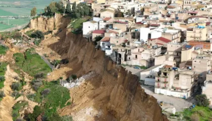 Një rrëshqitje masive dheu, tmerr në Itali