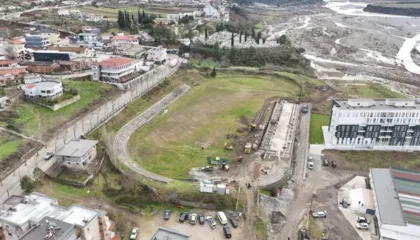 Një tjetër stadium modern në Shqipëri, presidenti Duka inspekton punimet