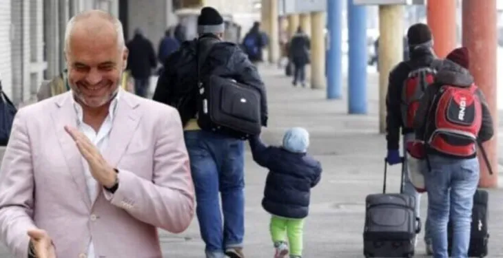 Një vend që po zbrazet: Shqipëria në krye të Europës për emigracion