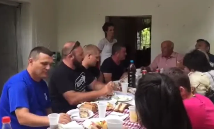 Njeriu që u betua se do të luftonte krimin, Altin Dumani shfaqet duke ngritur dolli me të dënuar penalë