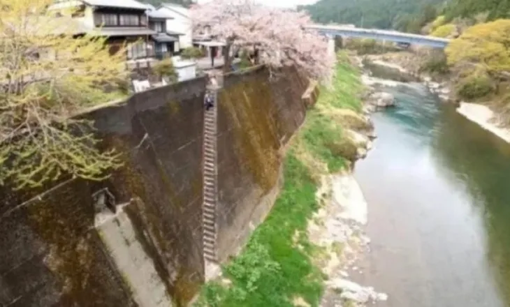 Njihuni me shkallët me të frikshme në botë, ndodhen në Japoni!