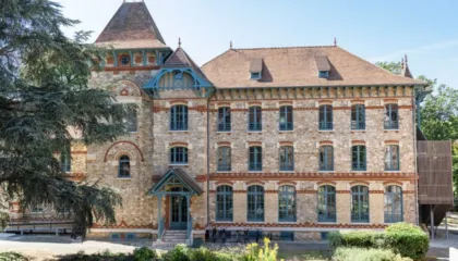 Njihuni me universitetin e veçantë francez, aty ku bëhesh një spiun profesionist dhe me diplomë