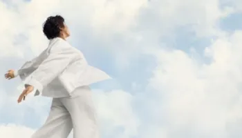 Nuanca e së bardhës ‘re’ zgjidhet si ngjyra e vitit 2026