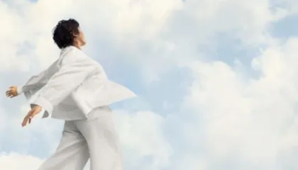 Nuanca e së bardhës ‘re’ zgjidhet si ngjyra e vitit 2026