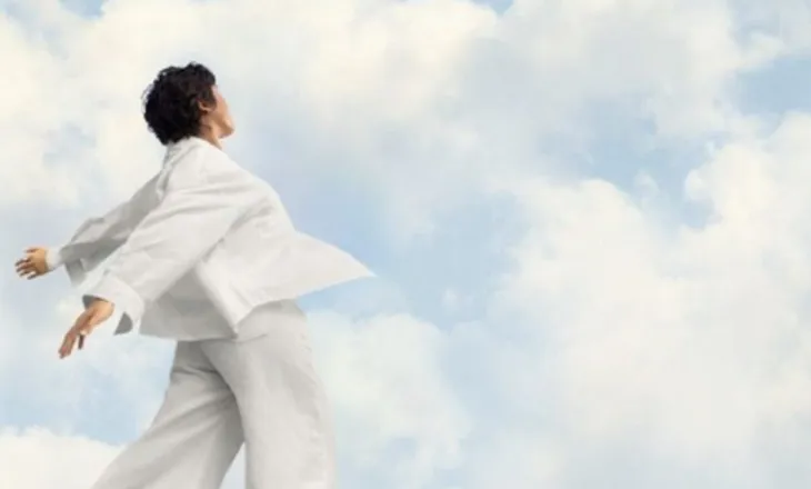 Nuanca e së bardhës ‘re’ zgjidhet si ngjyra e vitit 2026