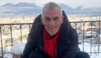 ‘Nuk doja ta vrisja’/ Goditi për vdekje me çekiç 57 vjeçarin, lihet në burg autori 28 vjeçar