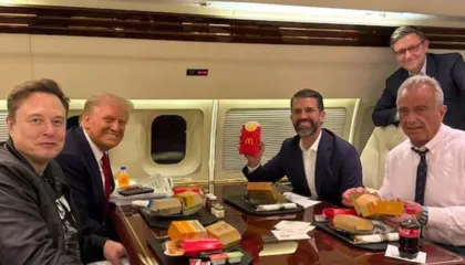 “Nuk e di si ka mbijetuar…”, Kennedy Jr. ‘nxjerr’ zbuluar Trump: Ha hambugerë dhe pulë të skuqur krokante