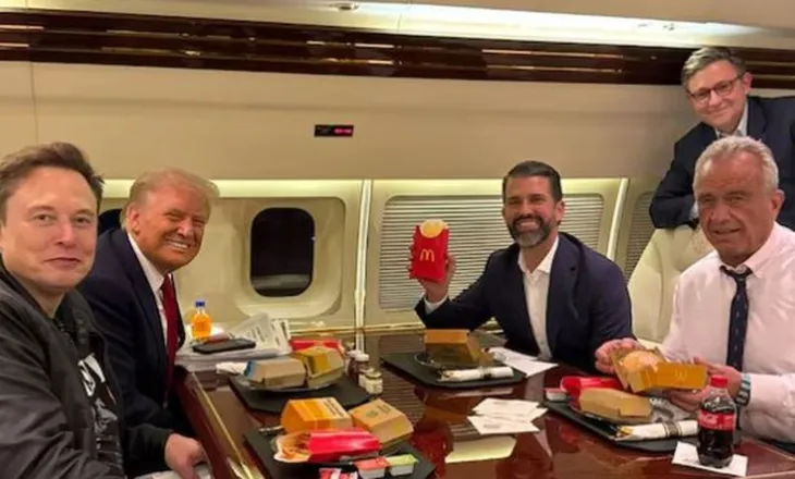 “Nuk e di si ka mbijetuar…”, Kennedy Jr. ‘nxjerr’ zbuluar Trump: Ha hambugerë dhe pulë të skuqur krokante