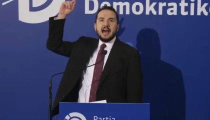 “Nuk kandidoj përballë të vetëpërjashtuarit”/ Salianji i përgjigjet Berishës: Askush nuk është mbi Kushtetutën e PD