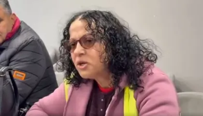 “Nuk më flakin dot në rrugë patronazhistët”, punonjësit e Gjelbërimit protestë në Vlorë: Edhe në kohën e Enver Hoxhës…