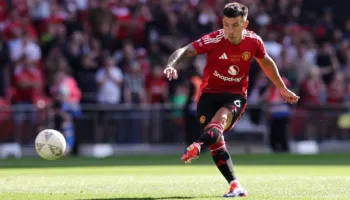 “Nuk mund të humbasim më pikë të tilla në Premier, duhet të tregojmë se jemi Manchester United”