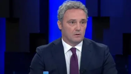 “Nuk mund të qëndrojë nën hijen e korrupsionit”/ Reagon ashpër Spahia: Benet Becit i them, liro karrigen…