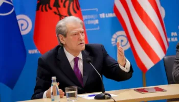 “Nuk vijmë në qeveri me dhunë”, Berisha në mbledhjen me grupin parlamentar të PD: Do të hapim rrugën për votën e lirë