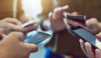 Numri i përdoruesve celularë ra përsëri në tremujorin e tretë 2025