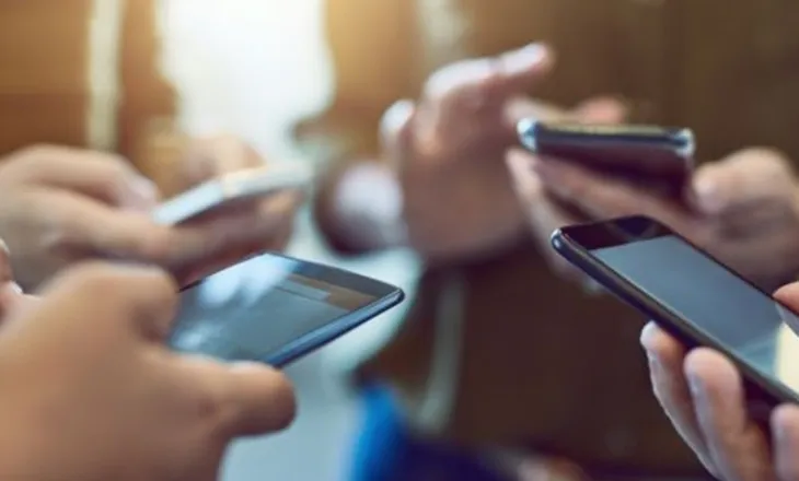 Numri i përdoruesve celularë ra përsëri në tremujorin e tretë 2025