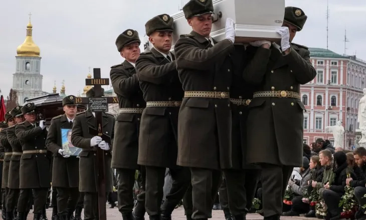 Numri i ushtarëve të vrarë ose të plagosur në luftën Rusi-Ukrainë po arrin 2 milionë