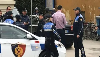 “O qorre nuk sheh ti kur kalojmë ne?”/ Si dy motrat dhunuan efektiven për një sherr banal