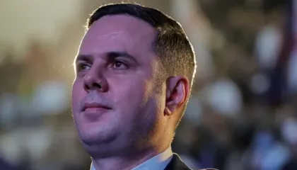 Ofroi dorëheqjen nga posti i kryetarit, Lumir Abdixhiku i mbijeton votëbesimit në Kuvendin e LDK-së