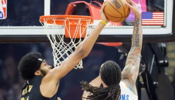 Oklahoma dominon renditjen në NBA, fitore jashtë fushe për Bucks, Dallas dhe Phoenix