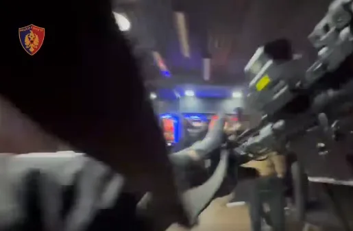 Operacion policor për kapjen e lojtarëve në një kazino (video)