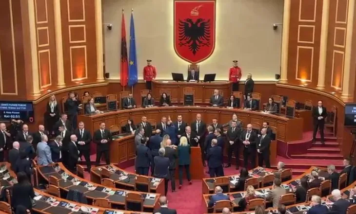 Opozita bllokoi foltoren, senaca plenare mbyllet për 30 minuta