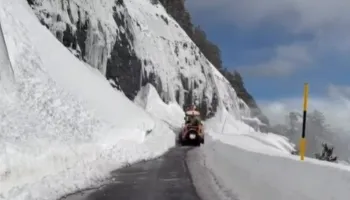 Ortekët e borës bllokojnë rrugën Qafë Thore–Theth