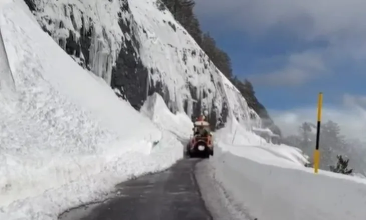 Ortekët e borës bllokojnë rrugën Qafë Thore–Theth