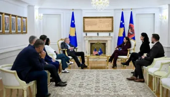 Osmani takim ‘kokë më kokë’ me ambasadorin Walker, zbardhet tema e diskutimit