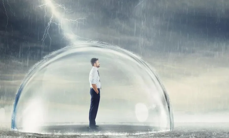 Pak sigurime dhe menaxhim rreziku, ekonomia ‘e zhveshur’ përballë fatkeqësive