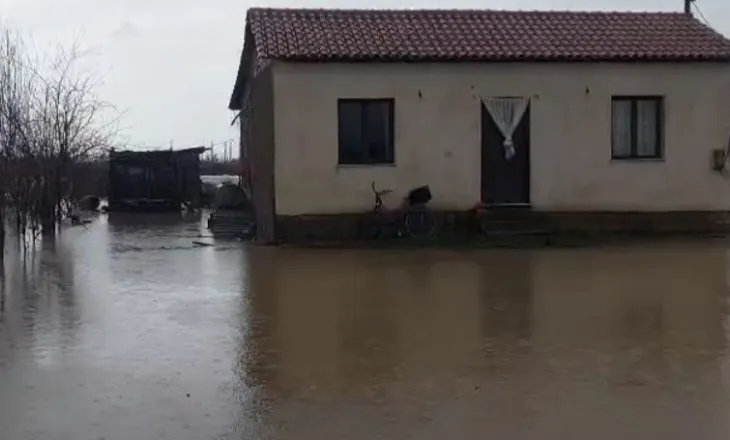 Pakësohen reshjet në Lezhë e Kurbin, evakuohen 8 familje, 150 banesa të rrethuara nga uji