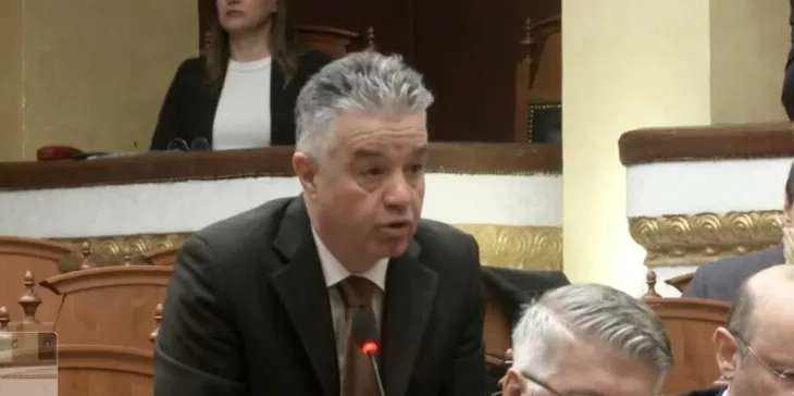 ‘Paketa ligjore që serviren në emër të BE, pa konsultime’/ Bozdo: Tërhiqni nga rendi i ditës, projektligjin për lobimin