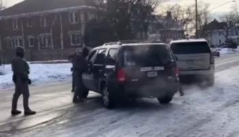 PAMJE TË RËNDA- Nuk iu bind urdhrit për të ndaluar! Momenti kur agjentët vrasin 37-vjeçaren, Trump: Gruaja ishte shumë e dhunshme…