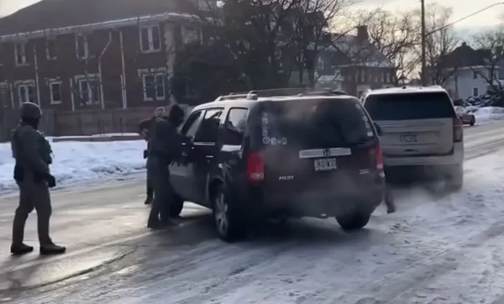 PAMJE TË RËNDA- Nuk iu bind urdhrit për të ndaluar! Momenti kur agjentët vrasin 37-vjeçaren, Trump: Gruaja ishte shumë e dhunshme…