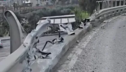 Pamje tronditëse nga aksidenti te Ura e Dajlanit, makina ‘fluturoi’ 50 metra dhe përfundoi në një dyqan lulesh