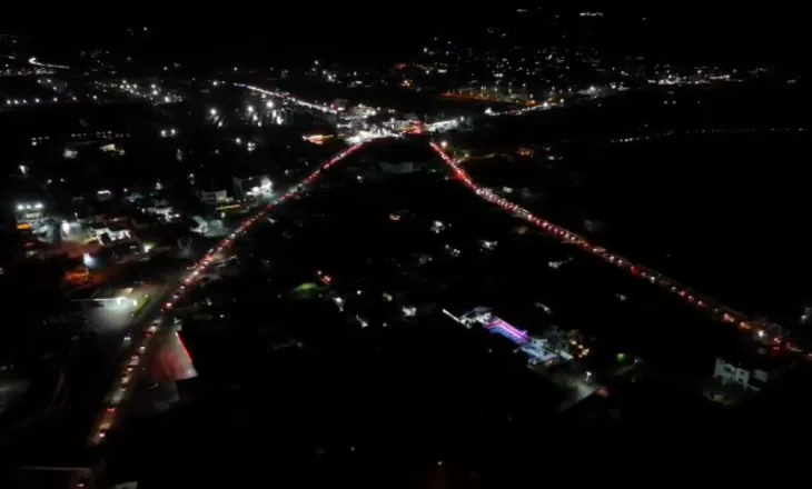 Pamjet me dron/ Radhë kilometrike nga Librazhdi në Elbasan, qindra automjete mbeten të bllokuara