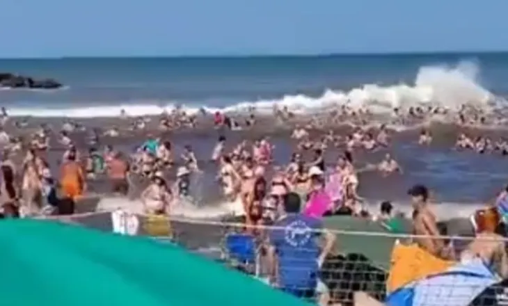 Panik në një plazh në Argjentinë për shkak të një “cunami meteorologjik”, vdes 29-vjeçari