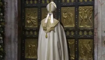 Papa Leone mbyll Portën e Shenjtë të Bazilikës së Shën Pjetrit, përfundon zyrtarisht viti jubilar i nisur nga Françesku