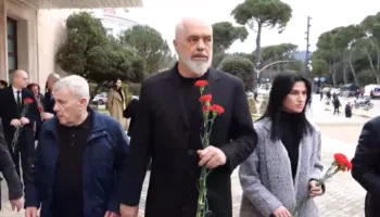 “Para 21 Janarit, çështjet e tjera si kafet e Nexhmies”, Rama sulmon Berishën e Bashën: S’kishte rrezik për VIP-in e ngujuar dhe karafilin ambulant