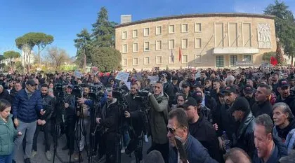 “Para Kryeministrisë, për dorëheqjen e Ramës”/ Lapaj njofton datën e protestës së radhës