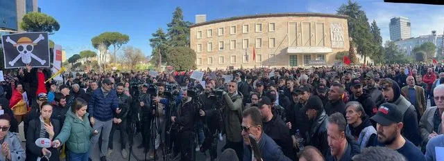 “Para Kryeministrisë, për dorëheqjen e Ramës”/ Lapaj njofton datën e protestës së radhës