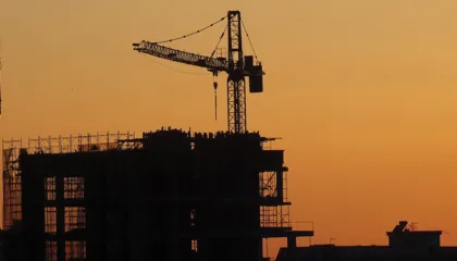 Paradoksi i ndërtimit dhe pasuritve të paluajtshme: Çmimet do të shtrenjtohen, por kërkesa në rënie!