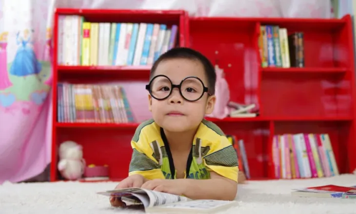 Paralajmërim për një epidemi miopie tek fëmijët