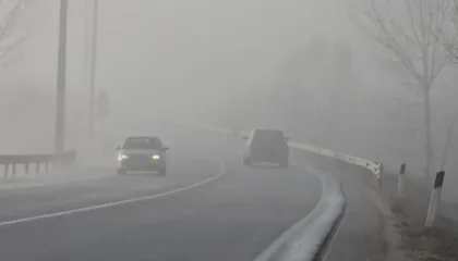 Paralajmërim për shoferët, kujdes/ Mjegull e dendur në aksin Korçë-Pogradec