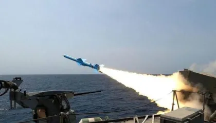 Paralajmërimet e SHBA për sulm, Irani kërcënon me stërvitje ushtarake në Ngushticën e Hormuzit