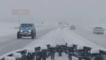 Paralajmërohet borë dhe ngrica në rrugë pas vërshimeve që goditën Kosovën