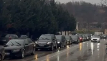 Paralizohet aksi Cërrik-Elbasan, radhë kilometrike automjetesh